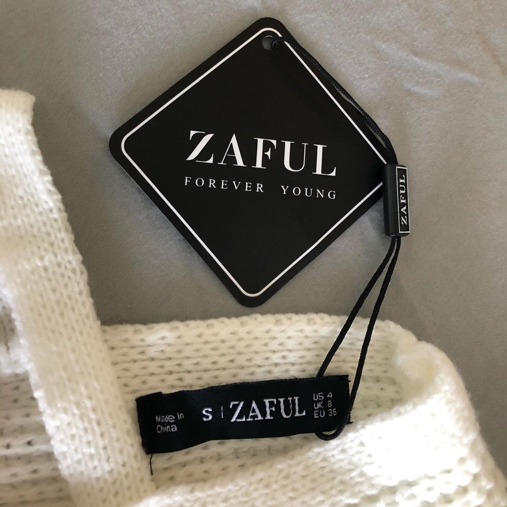 White Off-the-Shoulder Sweater - Size S - Picture 5 of 5